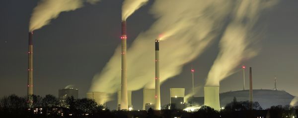 In this Monday, Nov. 24, 2014 file photo, smoke streams from the chimneys of the E.ON coal-fired power station in Gelsenkirchen, Germany - Sputnik International