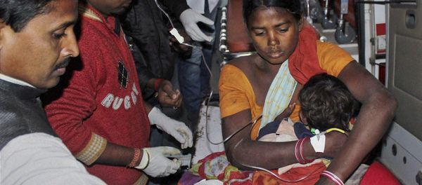 In this Tuesday, Dec. 23, 2014 photo, an injured woman and her child are carried in an ambulance to a local hospital in Sonitpur district in India's northeast state of Assam, India In this Tuesday, Dec. 23, 2014 photo, an injured woman and her child are carried in an ambulance to a local hospital in Sonitpur district in India's northeast state of Assam, India - Sputnik International