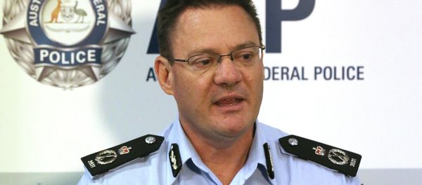 Australian Federal Police Deputy Commissioner Michael Phelan speaks to the media - Sputnik International