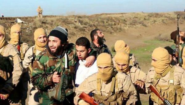 Мembers of the Islamic State group with the captured Jordanian pilot, center, wearing a white shirt, in Raqqa, Syria - Sputnik International