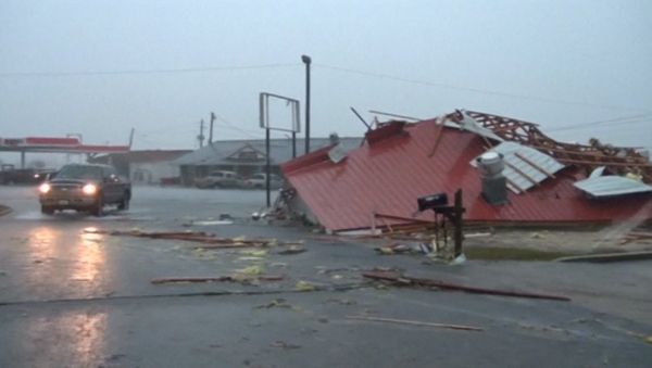 Wrecked Buildings and Overturned Cars: Consequences of Tornado Activity in the US - Sputnik International