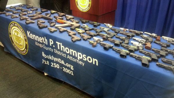 A collection of handguns and two assault rifles fill a table during a news conference at the Brooklyn District attorney's Office, Tuesday, Dec. 23, 2014 - Sputnik International