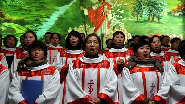 Christmas celebrations were prohibited in all schools in one of the cities in East China's Zhejiang Province, local newspaper Global Times reported Thursday. - Sputnik International
