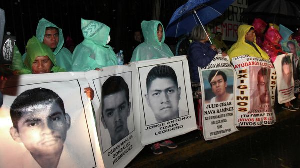 The relatives of 43 missing college students hold posters with images of their missing loved ones - Sputnik International