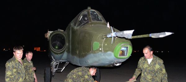 Russian soldiers unload a Russian Sukhoi SU-25 plane in al-Muthanna Iraqi military base at Baghdad airport in Baghdad, June 28, 2014. Russian soldiers unload a Russian Sukhoi SU-25 plane in al-Muthanna Iraqi military base at Baghdad airport in Baghdad, June 28, 2014. - Sputnik International