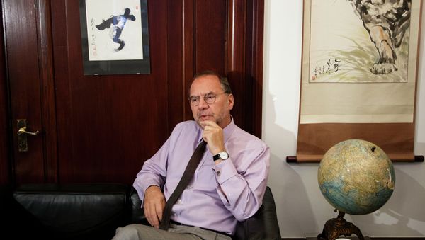 Peter Piot, the microbiologist who co-discovered Ebola, calls on London to intensively train specialists in outbreak control and provide them with a relevant scientific basis. Peter Piot, the microbiologist who co-discovered Ebola, calls on London to intensively train specialists in outbreak control and provide them with a relevant scientific basis. - Sputnik International