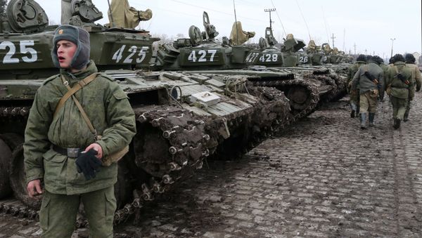 Soldiers of the separate tank battalion of the Baltic Fleet motorized infantry brigade, during loading of tanks on flatcars, for dislocation to the district selected for military exercises, in the city of Gusev, Kaliningrad Region. Soldiers of the separate tank battalion of the Baltic Fleet motorized infantry brigade, during loading of tanks on flatcars, for dislocation to the district selected for military exercises, in the city of Gusev, Kaliningrad Region. - Sputnik International