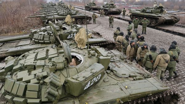 Soldiers of the separate tank battalion of the Baltic Fleet motorized infantry brigade, during loading of tanks on flatcars, for dislocation to the district selected for military exercises, in the city of Gusev, Kaliningrad Region. Soldiers of the separate tank battalion of the Baltic Fleet motorized infantry brigade, during loading of tanks on flatcars, for dislocation to the district selected for military exercises, in the city of Gusev, Kaliningrad Region. - Sputnik International