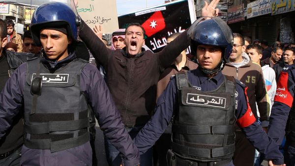 People shout slogans to call for the freedom of Jordanian pilot Mu'ath al-Kaseasbeh, held by the Islamic State group in the Syrian city of Raqqa People shout slogans to call for the freedom of Jordanian pilot Mu'ath al-Kaseasbeh, held by the Islamic State group in the Syrian city of Raqqa - Sputnik International