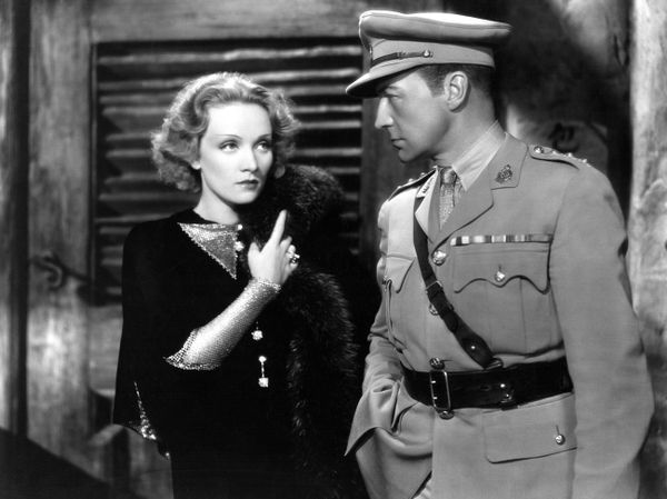 Marlene Dietrich: 'Glamour is What I Sell, It's My Stock in Trade' Marlene Dietrich: 'Glamour is What I Sell, It's My Stock in Trade' - Sputnik International