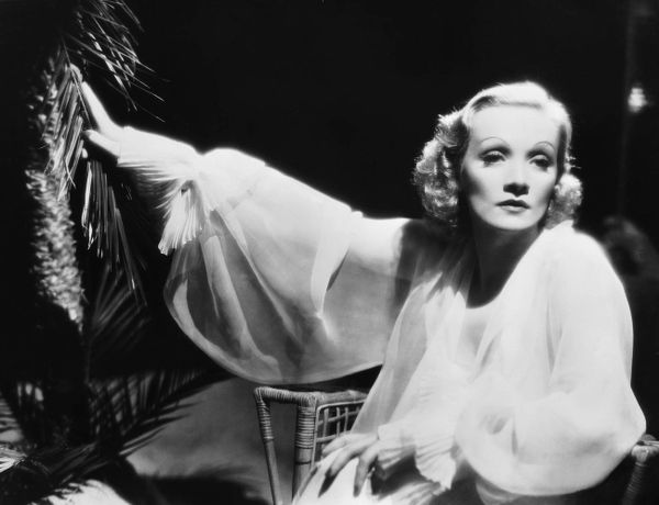 Marlene Dietrich: 'Glamour is What I Sell, It's My Stock in Trade' Marlene Dietrich: 'Glamour is What I Sell, It's My Stock in Trade' - Sputnik International