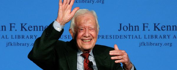 Former President Jimmy Carter waves to a member of the audience after a forum at the John F. Kennedy Presidential Library and Museum in Boston - Sputnik International