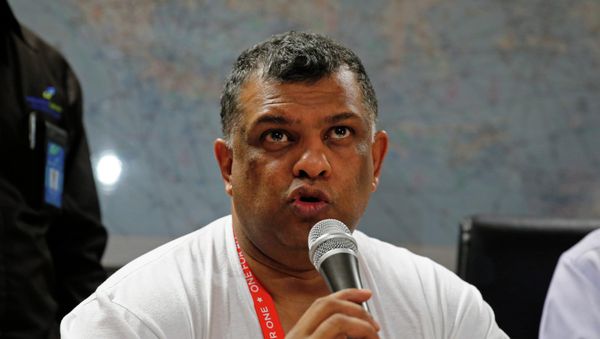 AirAsia CEO Tony Fernandes speaks at a news conference at the Juanda International Airport, Surabaya December 28, 2014. - Sputnik International