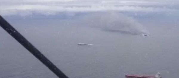In this image taken from a video released by the Italian Air Force, smoke billows from the Italian-flagged Norman Atlantic, top right, after it caught fire in the Adriatic Sea, Sunday, Dec. 28, 2014. In this image taken from a video released by the Italian Air Force, smoke billows from the Italian-flagged Norman Atlantic, top right, after it caught fire in the Adriatic Sea, Sunday, Dec. 28, 2014. - Sputnik International