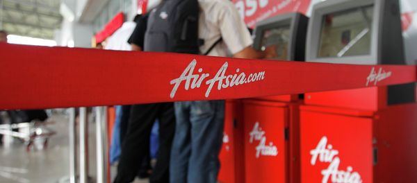 Passengers check in an AirAsia flight at Soekarno-Hatta International Airport in Jakarta December 28, 2014 Passengers check in an AirAsia flight at Soekarno-Hatta International Airport in Jakarta December 28, 2014 - Sputnik International