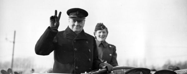 Winston Churchill holds up two fingers to make a V-sign for Victory as he salutes from an open car in Antwerp, Belgium, on Nov. 17, 1945 - Sputnik International