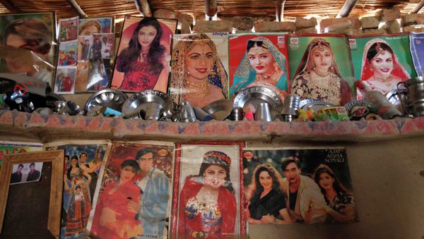 Utensils placed on a mud wall shelf adorned with Bollywood film star posters are seen in a room owned by a cotton picker's family in Meeran Pur village, north of Karachi November 23, 2014 Utensils placed on a mud wall shelf adorned with Bollywood film star posters are seen in a room owned by a cotton picker's family in Meeran Pur village, north of Karachi November 23, 2014 - Sputnik International