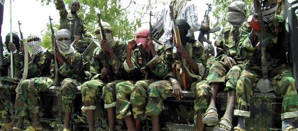 Al-Shabaab fighters display weapons as they conduct military exercises in northern Mogadishu, Somalia - Sputnik International