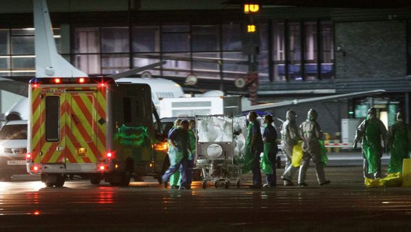 An Ebola patient is transferred on to a Hercules transport plane at Glasgow Airport in Scotland December 30, 2014, to be transported to London An Ebola patient is transferred on to a Hercules transport plane at Glasgow Airport in Scotland December 30, 2014, to be transported to London - Sputnik International