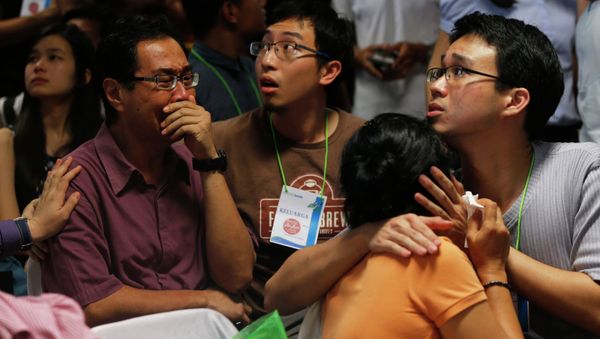 Family members of passengers onboard missing AirAsia flight QZ8501 cry at a waiting area in Juanda International Airport, Surabaya December 30, 2014 Family members of passengers onboard missing AirAsia flight QZ8501 cry at a waiting area in Juanda International Airport, Surabaya December 30, 2014 - Sputnik International