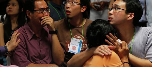 Family members of passengers onboard missing AirAsia flight QZ8501 cry at a waiting area in Juanda International Airport, Surabaya December 30, 2014 Family members of passengers onboard missing AirAsia flight QZ8501 cry at a waiting area in Juanda International Airport, Surabaya December 30, 2014 - Sputnik International