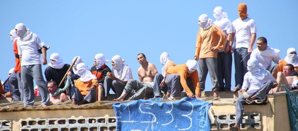 Inmates stand on the roof of the penitentiary in Cascavel, Parana state, Brazil Inmates stand on the roof of the penitentiary in Cascavel, Parana state, Brazil - Sputnik International