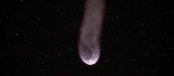 A contrail is seen behind the SpaceX Falcon 9 rocket carrying a Dragon supply ship as it flies into space after lifting off from the launch pad on a resupply mission to the International Space Station September 21, 2014 in Cape Canaveral, Florida A contrail is seen behind the SpaceX Falcon 9 rocket carrying a Dragon supply ship as it flies into space after lifting off from the launch pad on a resupply mission to the International Space Station September 21, 2014 in Cape Canaveral, Florida - Sputnik International