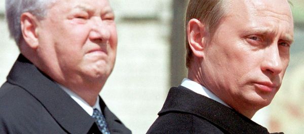 Former Russian president Boris Yeltsin stands close to Russian President Vladimir Putin in Moscow in this May 7, 2000 file photo Former Russian president Boris Yeltsin stands close to Russian President Vladimir Putin in Moscow in this May 7, 2000 file photo - Sputnik International