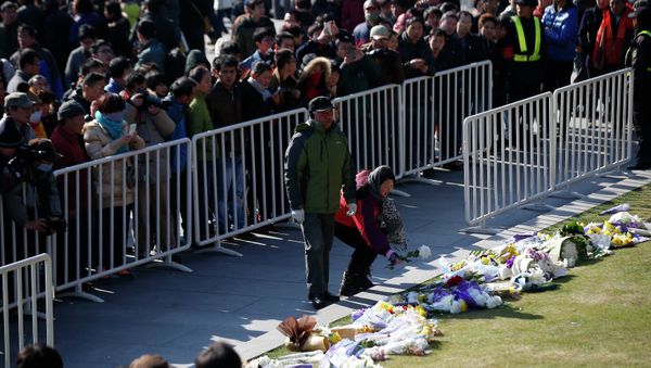 People lay down flowers during a memorial ceremony in memory of people who were killed in a stampede incident during a New Year's celebration on the Bund, in Shanghai January 1, 2015 People lay down flowers during a memorial ceremony in memory of people who were killed in a stampede incident during a New Year's celebration on the Bund, in Shanghai January 1, 2015 - Sputnik International