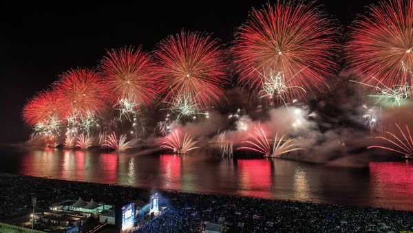 Fireworks for the new year's celebration launch from the boats at Copacabana beach in Rio de Janeiro, Brazil, on January 1, 2014 - Sputnik International