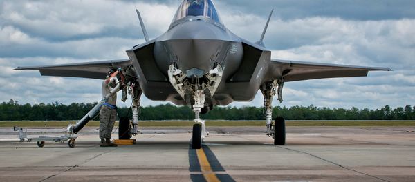 An F-35 being refueled at Eglin Air Force Base in Florida. - Sputnik International