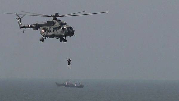 Indian Coast Guard spotted and intercepted a vessel from Pakistan, carrying explosives - Sputnik International