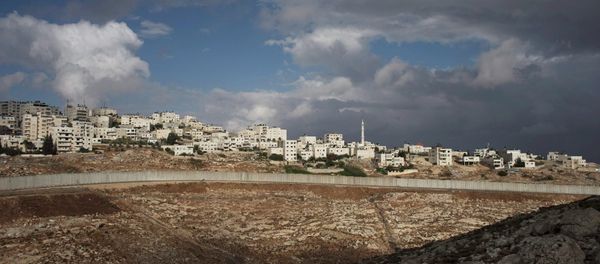 A section of the controversial Israeli barrier cuts beneath the West Bank refugee camp of Shuafat, October 31, 2014 A section of the controversial Israeli barrier cuts beneath the West Bank refugee camp of Shuafat, October 31, 2014 - Sputnik International
