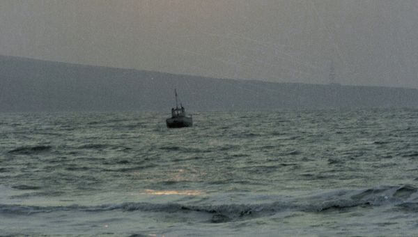 A cargo vessel believed to have been carrying eight people has capsized off the north of Scotland, ITV channel reported Saturday. - Sputnik International