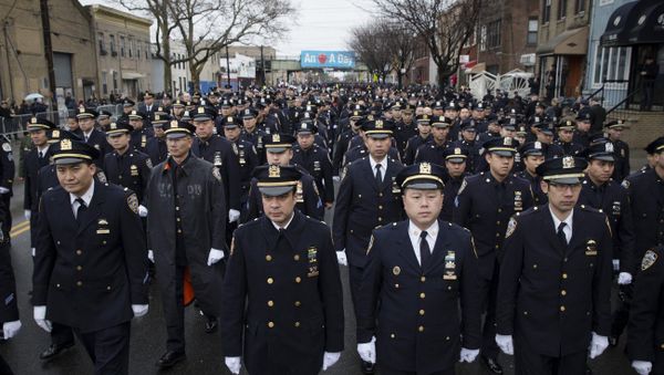 Police officers arrive to the funeral of New York Police Department Officer Wenjian Liu at Aievoli Funeral Home in the Brooklyn borough of New York Police officers arrive to the funeral of New York Police Department Officer Wenjian Liu at Aievoli Funeral Home in the Brooklyn borough of New York - Sputnik International