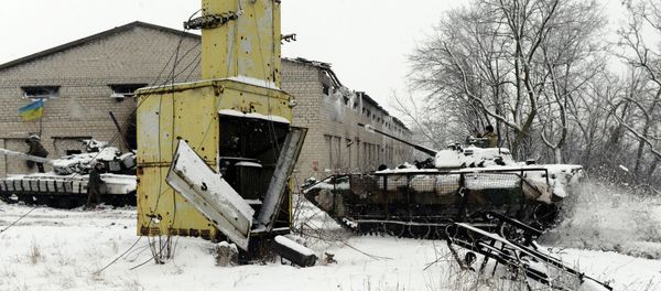 A Ukrainian Army tank and APC A Ukrainian Army tank and APC - Sputnik International