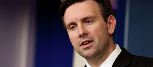 Josh Earnest Josh Earnest - Sputnik International