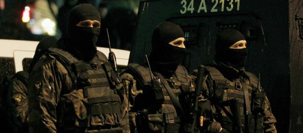 Special forces police officers stand guard at the scene of a bomb blast in Istanbul Special forces police officers stand guard at the scene of a bomb blast in Istanbul - Sputnik International