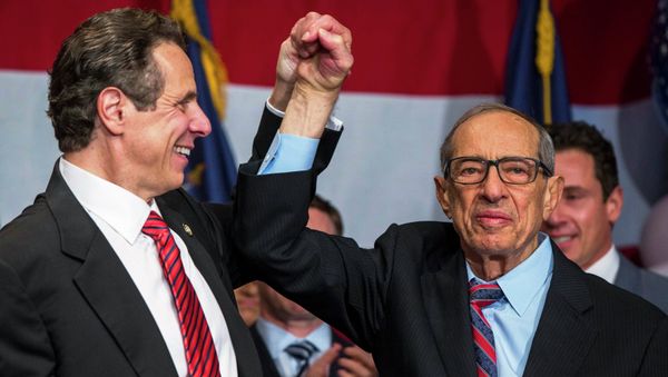 Andrew Cuomo and Mario Cuomo - Sputnik International