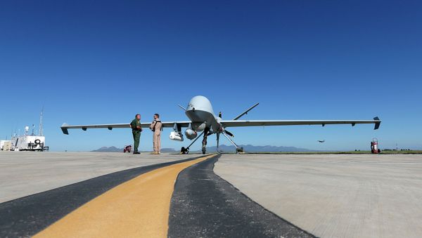 Lothar Eckardt, right, executive director of National Air Security Operations at U.S. Customs and Border Protection, speaks with a Customs and Border Patrol agent prior to a drone aircraft flight, Wednesday, Sept 24, 2014 at Ft. Huachuca in Sierra Vista, Ariz. - Sputnik International