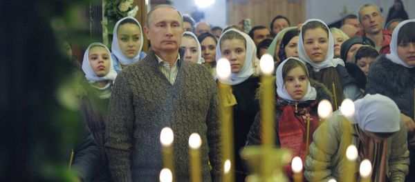 Russian President Putin attends Christmas service - Sputnik International