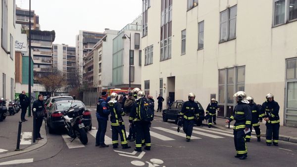 Police officers and firefighters gather in front of the offices of the French satirical newspaper Charlie Hebdo in Paris on January 7, 2015 Police officers and firefighters gather in front of the offices of the French satirical newspaper Charlie Hebdo in Paris on January 7, 2015 - Sputnik International