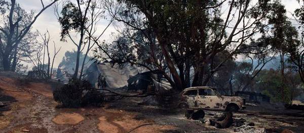 The remains of a house and car can be seen after a bushfire destroyed them at Cudlee Creek in South Australia The remains of a house and car can be seen after a bushfire destroyed them at Cudlee Creek in South Australia - Sputnik International