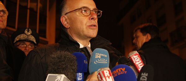 French Interior Minister Bernard Cazeneuve speaks to journalists, near the offices of the satirical weekly Charlie Hebdo, on January 7, 2015 French Interior Minister Bernard Cazeneuve speaks to journalists, near the offices of the satirical weekly Charlie Hebdo, on January 7, 2015 - Sputnik International