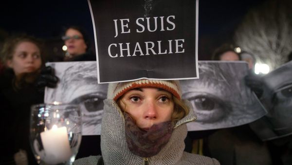 Amandine Marbach from Strasbourg, France, takes part in a vigil to pay tribute to the victims of a shooting, by gunmen at the offices of weekly satirical magazine Charlie Hebdo in Paris, in the Manhattan borough of New York January 7, 2015 Amandine Marbach from Strasbourg, France, takes part in a vigil to pay tribute to the victims of a shooting, by gunmen at the offices of weekly satirical magazine Charlie Hebdo in Paris, in the Manhattan borough of New York January 7, 2015 - Sputnik International