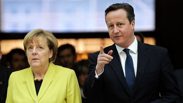 Britain's Prime Minister David Cameron (R) accompanies German Chancellor Angela Merkel as they visit the British Museum in London January 7, 2015 Britain's Prime Minister David Cameron (R) accompanies German Chancellor Angela Merkel as they visit the British Museum in London January 7, 2015 - Sputnik International