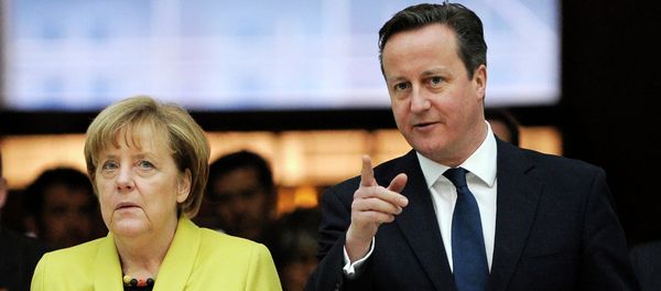 Britain's Prime Minister David Cameron (R) accompanies German Chancellor Angela Merkel as they visit the British Museum in London January 7, 2015 - Sputnik International