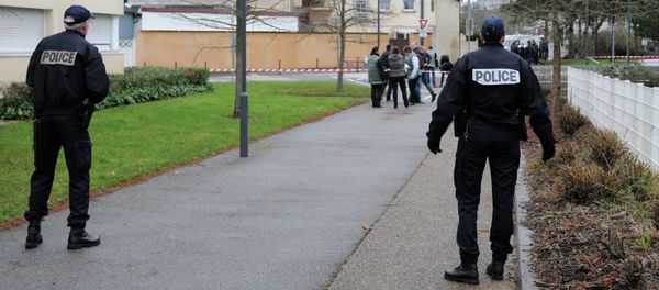 Police stand guard as members of the French technical and scientific police work at the site near a mosque in the Sablons neighborhood of Le Mans Police stand guard as members of the French technical and scientific police work at the site near a mosque in the Sablons neighborhood of Le Mans - Sputnik International