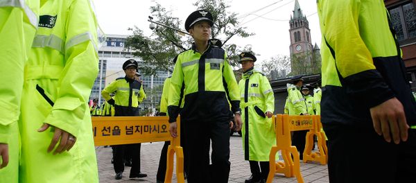 South Korean police stand guard outside of Myeong-dong Cathedral South Korean police stand guard outside of Myeong-dong Cathedral - Sputnik International