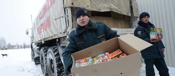 Russian trucks from the 11th convoy carrying humanitarian aid for conflict-torn eastern Ukraine, have arrived in the city of Luhansk - Sputnik International